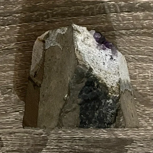 🖤 Grade A Uruguayan Standing Amethyst Crystal Quartz 2.5”by 2.5” - Picture 9 of 13